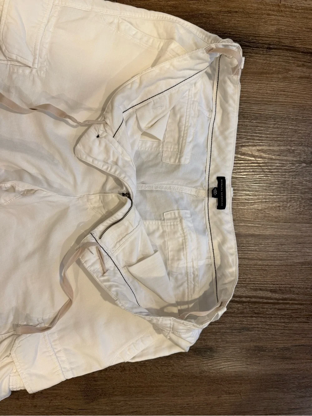 Banana Republic Men's Linen Blend Cargo Shorts in Off-White Size 35